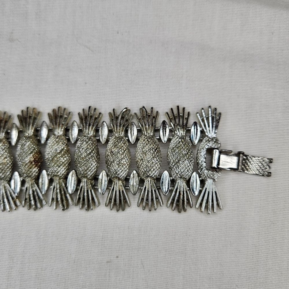 Sarah Coventry Vintage 1960s Pineapple Crown Panel Bracelet - Some Wear - Picture 4 of 12